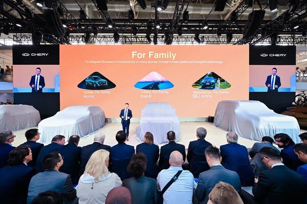 Jeff Zhang, CEO of the CHERY Brand,  unveiled the brand’s new slogan, “For Family.”